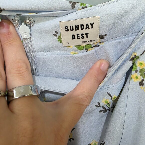 Sunday Best Women’s Blue Floral Pleated Tie Waist Shorts – Size 8 – Lightweight - Picture 6 of 8